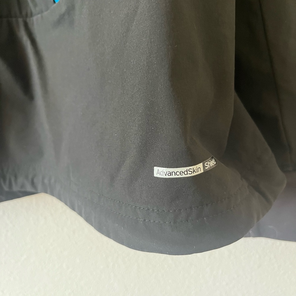 Salomon Women's Jacket in Black with Blue Highlights - Picture 4 of 6